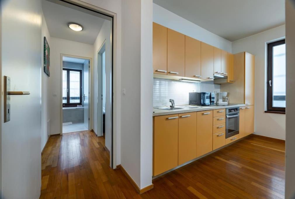 Modern Spacious Flat With A Terrace And A Parking Prag Dış mekan fotoğraf