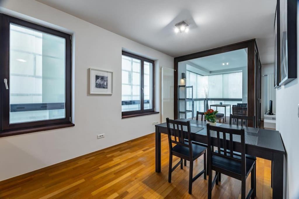 Modern Spacious Flat With A Terrace And A Parking Prag Dış mekan fotoğraf