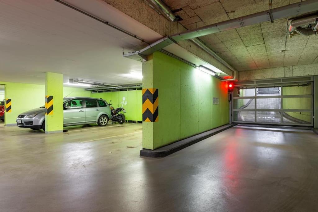Modern Spacious Flat With A Terrace And A Parking Prag Dış mekan fotoğraf
